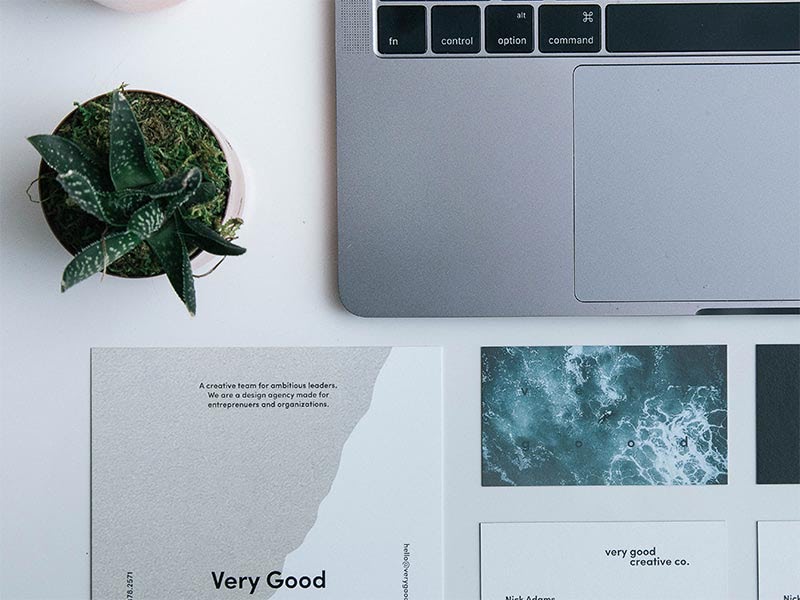 Site internet professionnel moderne affiché sur un ordinateur portable en 2025